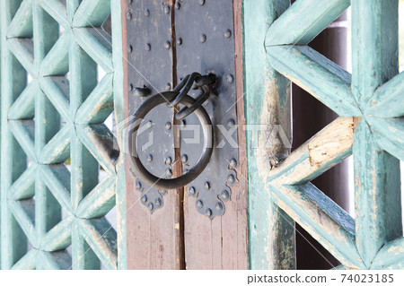 Temple visitor knocker 74023185