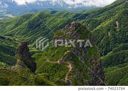 From the climb to the Yatsugatake mountain range / Akadake to the rocky peaks of Daitengu and Kotengu From the climb to the Yatsugatake mountain range / Akadake to the rocky peaks of Daitengu and Kotengu 74023784