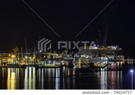 Port of Genoa in the evening at dusk 74024757