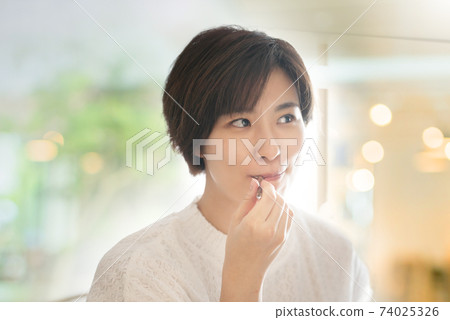 二十多歲的女性生活方式 74025326