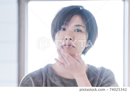 Women's life 74025342