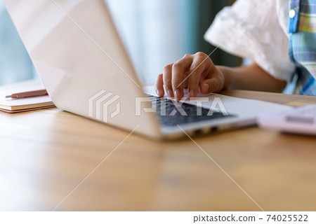 Housekeeping management of housewife Housekeeping management of housewife 74025522