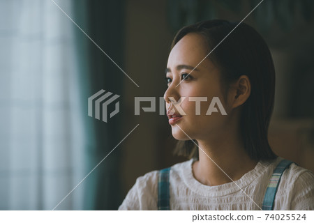 Housewife's anxiety Housewife's anxiety 74025524