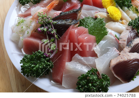 生魚片拼盤 74025788