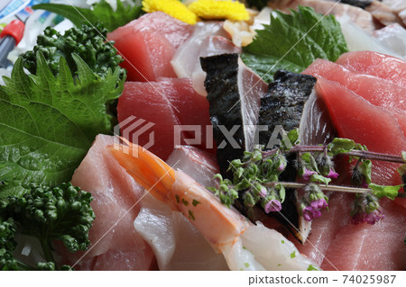 生魚片拼盤 74025987