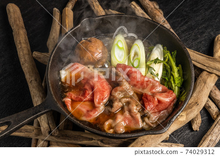 Sukiyaki of high-quality Japane beef 74029312