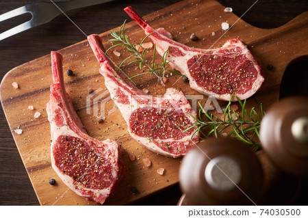 Seasoned lamb chops 74030500