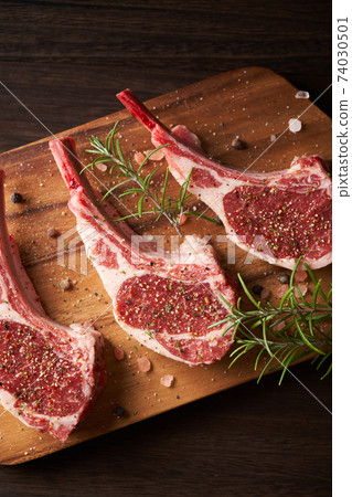 Seasoned lamb chops 74030501