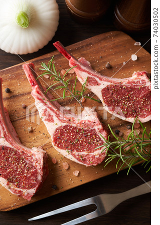 Seasoned lamb chops 74030502