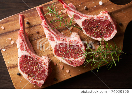 Seasoned lamb chops 74030506