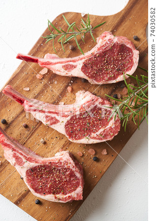 Seasoned lamb chops 74030582