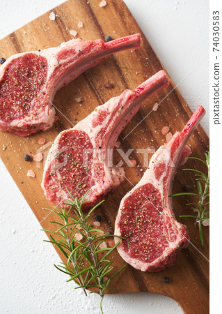 Seasoned lamb chops 74030583