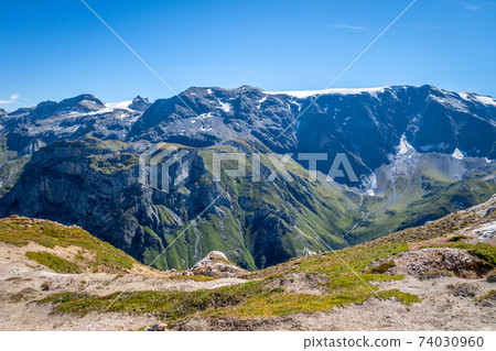 Mountain glaciers landscape view from the Petit Mont Blanc in Pralognan la Vanoise, French alps 74030960