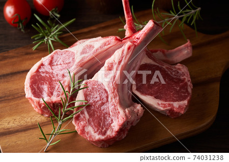 Lamb chops raw meat 74031238