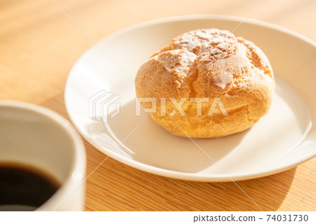 Purple cream and coffee Purple cream and coffee 74031730