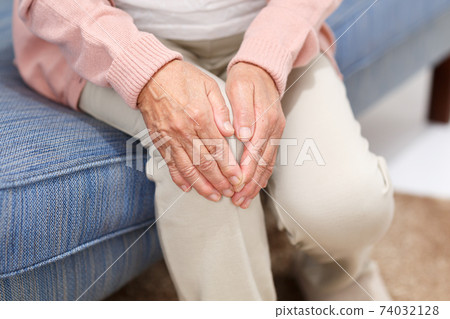 Senior women suffering from knee pain Senior women suffering from knee pain 74032128