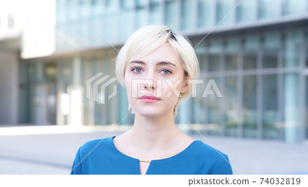 A foreign woman A foreign woman 74032819