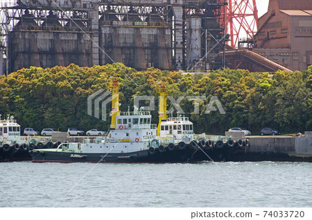 名古屋工廠前的拖船和後面工廠的風景 74033720