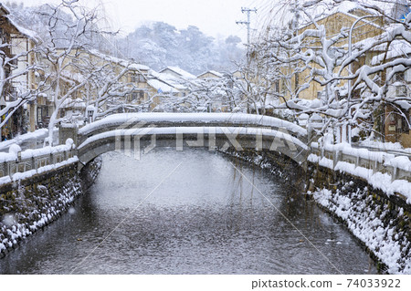 Kinosaki Onsen snow scene Kinosaki Onsen snow scene 74033922