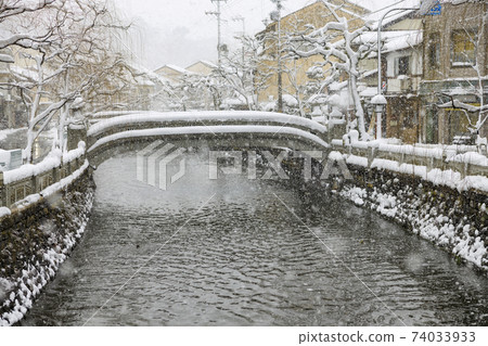 Kinosaki Onsen snow scene Kinosaki Onsen snow scene 74033933
