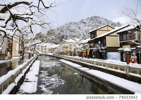 Kinosaki Onsen snow scene Kinosaki Onsen snow scene 74033942