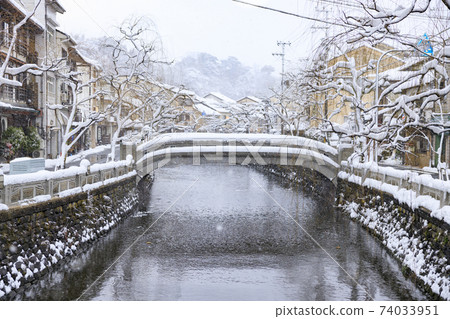 Kinosaki Onsen snow scene Kinosaki Onsen snow scene 74033951