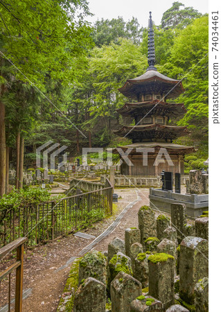 安樂寺（上田市）國寶八角形三寶塔 74034461