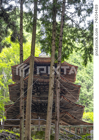 Anrakuji (Ueda City) National Treasure Octagonal Triple Pagoda 74034489
