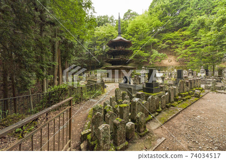 Anrakuji (Ueda City) National Treasure Octagonal Triple Pagoda 74034517