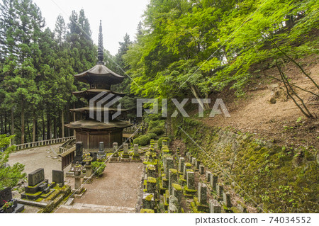 Anrakuji (Ueda City) National Treasure Octagonal Triple Pagoda Anrakuji (Ueda City) National Treasure Octagonal Triple Pagoda 74034552
