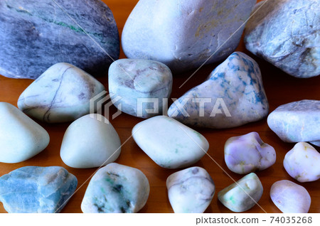 Itoigawa Jade, stones picked up on the coast Itoigawa 74035268