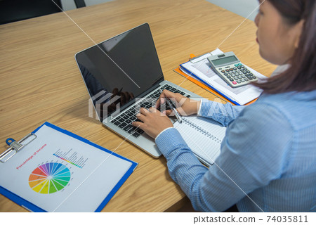 Office lady working on laptop 74035811