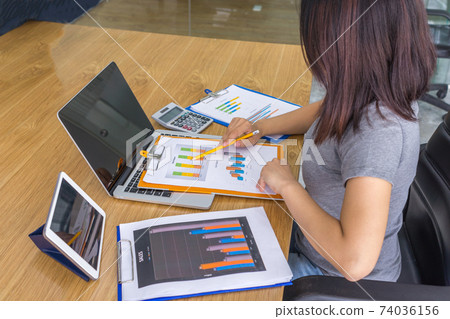 Sales manager analyze financial documents and reports Sales manager analyze financial documents and reports 74036156