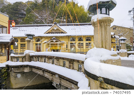 Kinosaki Onsen snow scene Kinosaki Onsen snow scene 74037495