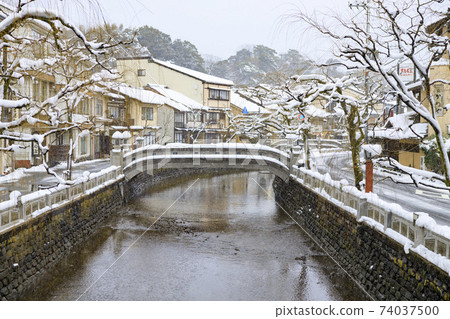 Kinosaki Onsen snow scene Kinosaki Onsen snow scene 74037500