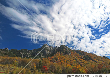 Mt. Mizugaki, one of the 100 famous mountains in Yamanashi Prefecture, colored with yellow leaves under a clear sky Mt. Mizugaki, one of the 100 famous mountains in Yamanashi Prefecture, colored with yellow leaves under a clear sky 74038197