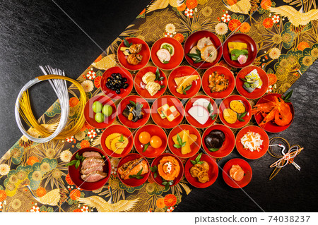 典型的新年菜日本料理新年菜（OSECHI） 74038237