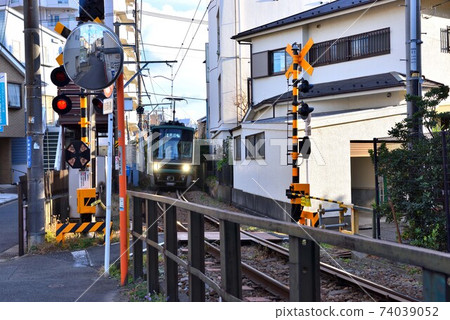 Enoden railroad crossing at Fujisawa Katase 4-chome 74039052