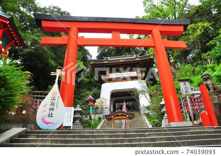 Enoshima Enoshima Shrine Mizushinmon, vermilion torii gate and approach stairs Enoshima Enoshima Shrine Mizushinmon, vermilion torii gate and approach stairs 74039093
