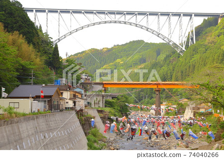 Miyazaki Prefecture Hinokage Bypass "Aounbashi" and carp streamer Miyazaki Prefecture Hinokage Bypass "Aounbashi" and carp streamer 74040266