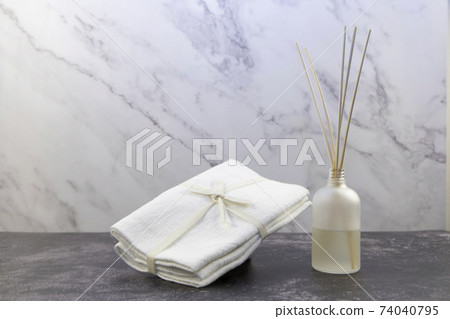 Relax in your room with a room fragrance! 74040795