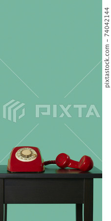 telephone off the hook, in mobile stories format telephone off the hook, in mobile stories format 74042144