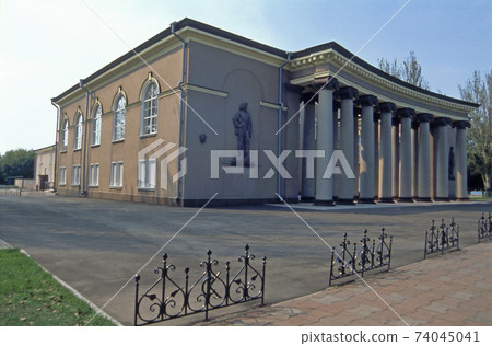 Metallurgists palace in Kriviy Rig 74045041