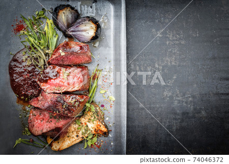 Italian barbecue dry aged sliced chateaubriand with mushroom  74046372