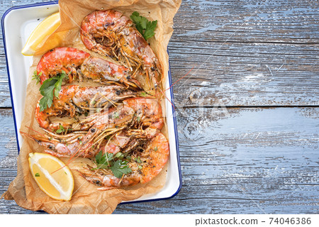 Traditional fried black tiger prawn with vegetable and lemon 74046386
