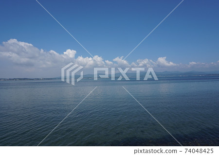 Blue spreading over Lake Hamana 74048425