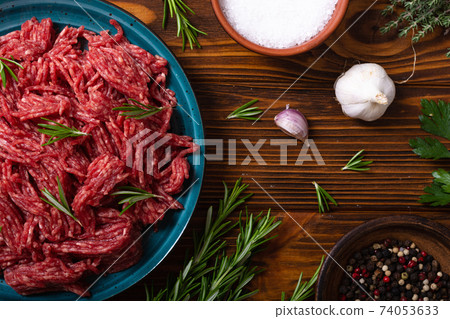 raw beef ground with ingredient 74053633