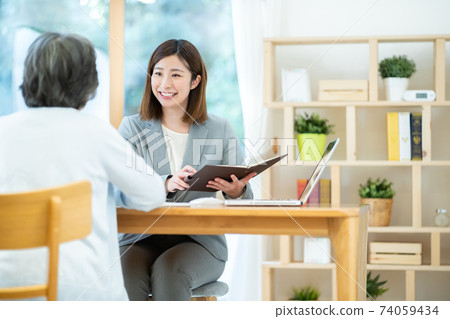 女高管諮詢保險 女高管諮詢保險 74059434