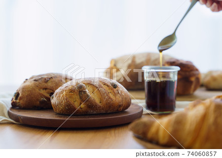 Bread and maple syrup 74060857