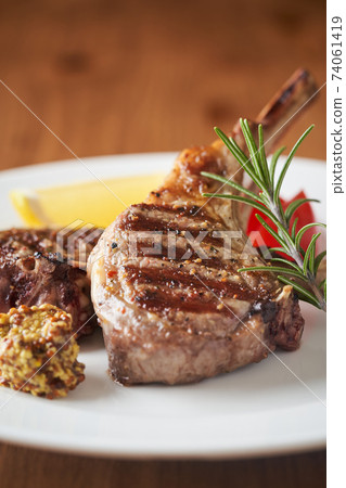 Lamb chop steak 74061419